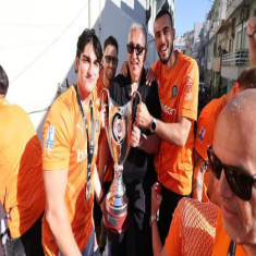 Χιλιάδες εκστασιαμένοι φίλαθλοι του ΟΦΗ από όλη τη Κρήτη γιόρτασαν με την... ψυχή τους το Κυπέλλο