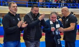 Το τμήμα μπάσκετ του ΟΦΗ τίμησε τον Λεωνίδα Σακούτη για τα σαράντα χρόνια προσφοράς του