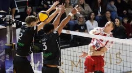 Οι ερυθρόλευκοι  επικράτησαν στον ημιτελικό 3-1 σετ του μαχητικού ΟΦΗ
