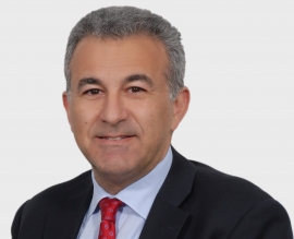 Ο σπασμένος καθρέφτης της ελληνικής κοινωνίας