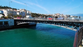 Πρωτοφανές περιστατικό στην Χαλκίδα, όπου 30χρονος πέταξε την 45χρόνη σύντροφό του στην θάλασσα.
