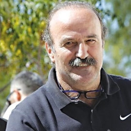 Ο Νίκος Τζώρτζογλου σε μία απολαυστική συνέντευξη, στην εκπομπή "Στρογγυλή Θεά"