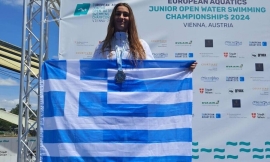 Η Γεωργία Μακρή πανευτυχής, ανέβηκε στο βάθρο για να παραλάβει το ασημένιο μετάλλιο